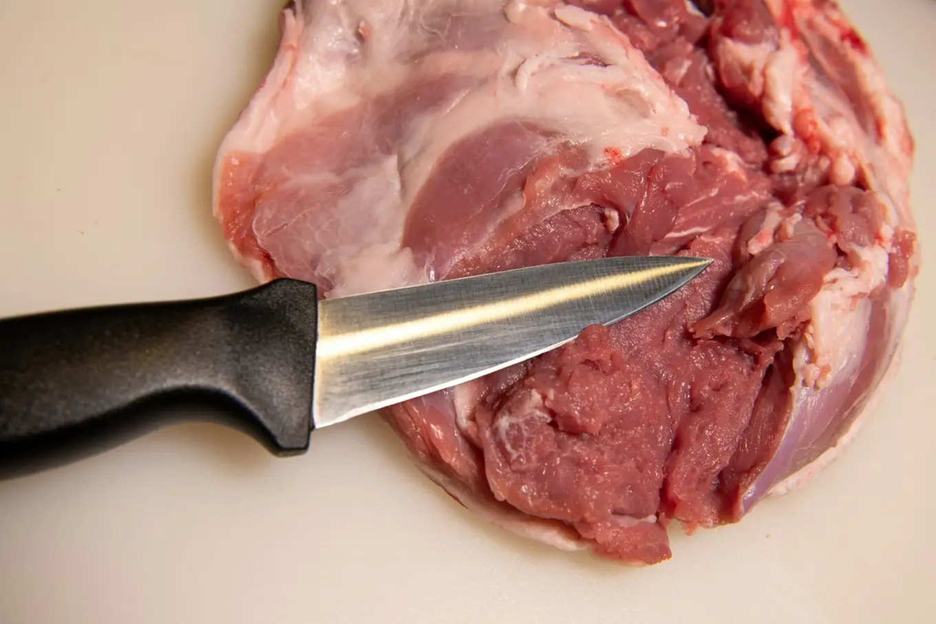 nóż i mięso wieprzowe